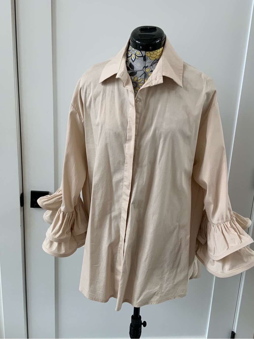 Ruffled Sleeve Button-Front Blouse in Cream